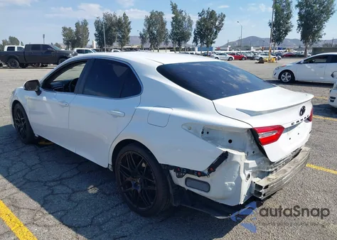 2018 Toyota Camry Se z USA, uszkodzony, nr VIN 4T1B11HKXJU622760